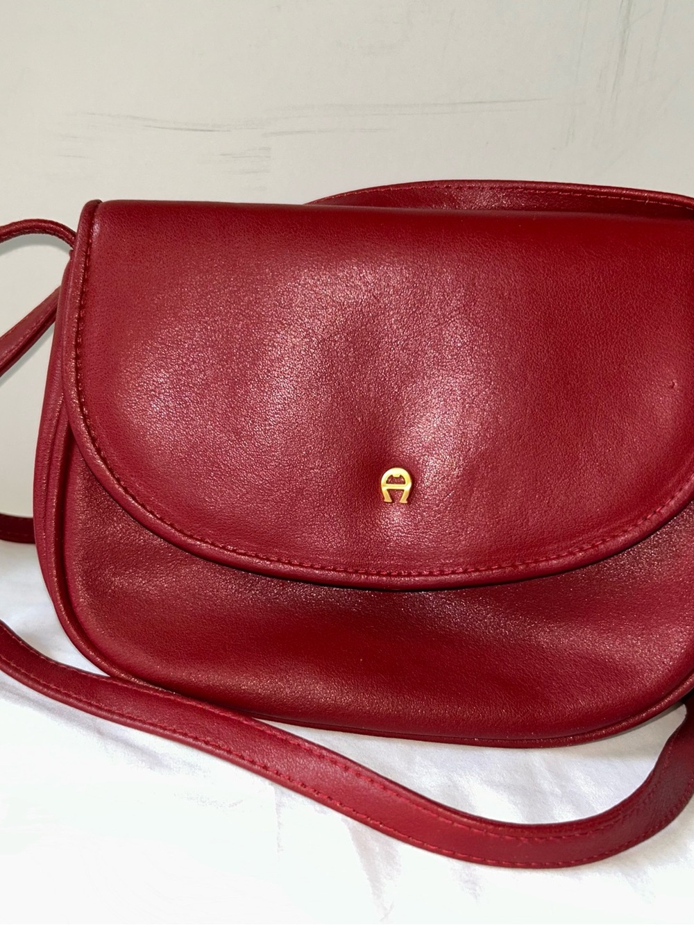 Vtg.  Etienne Aigner Burgundy Leather Crossbody Saddle Bag Gold Horseshoe A Logo